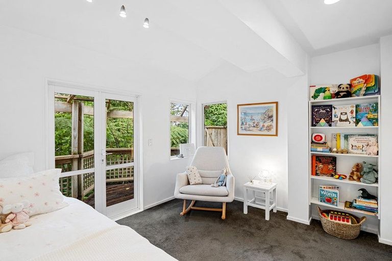 Photo of property in 6 Mollyhawk Place, Birkenhead, Auckland, 0626