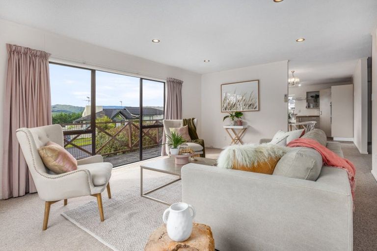 Photo of property in 16 The Crowsnest, Whitby, Porirua, 5024