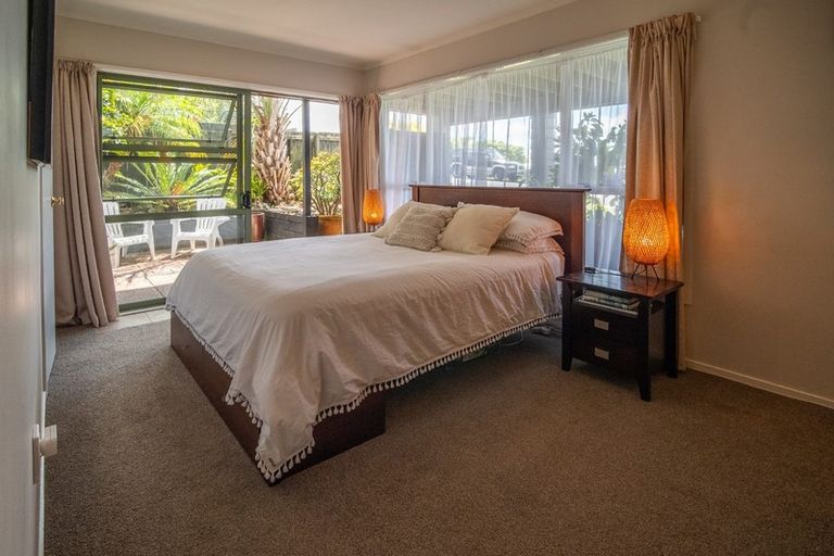 Photo of property in 1/47 Rawene Road, Birkenhead, Auckland, 0626