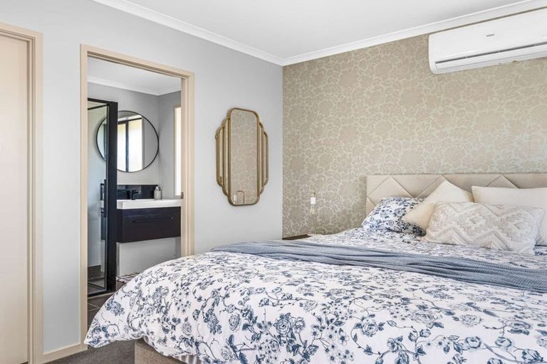 Photo of property in 12 Bella Villa Drive, Waiuku, 2123