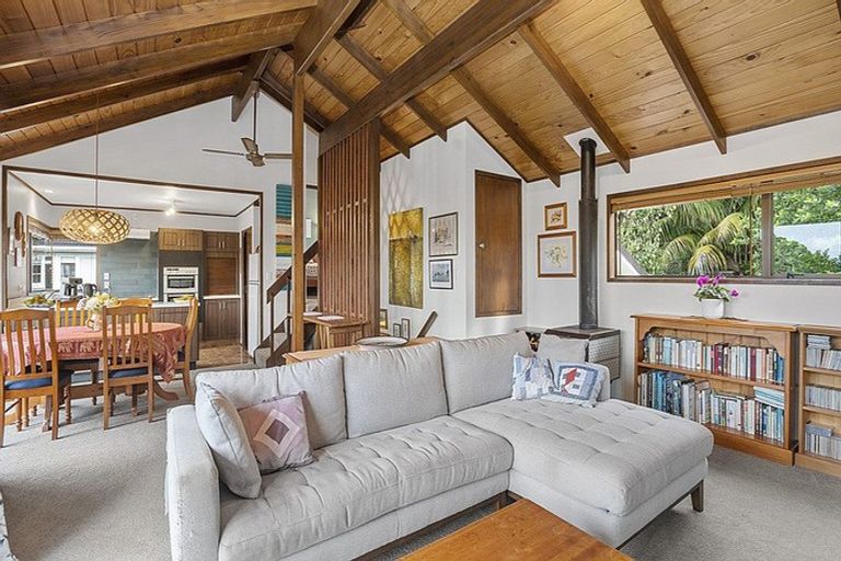 Photo of property in 9 Woodlands Avenue, Snells Beach, 0920