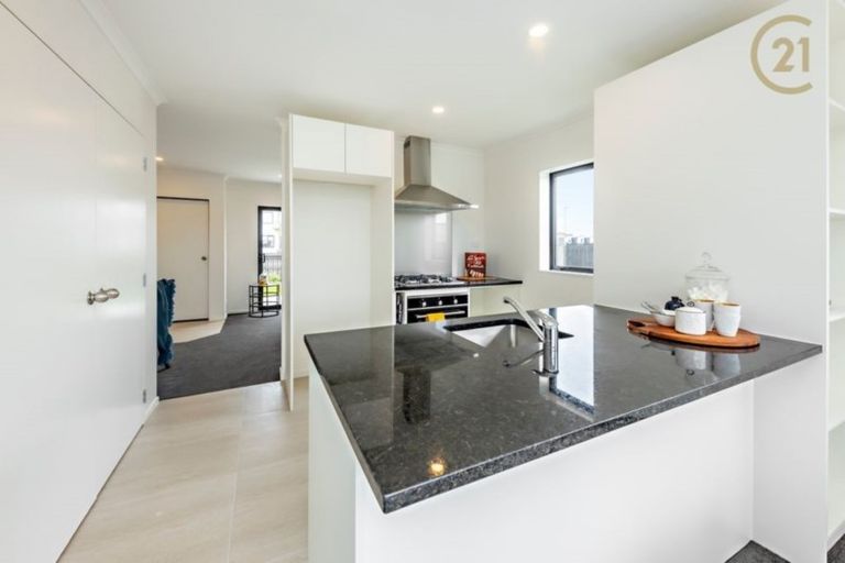 Photo of property in 5 Beardmore Lane, Papakura, 2110