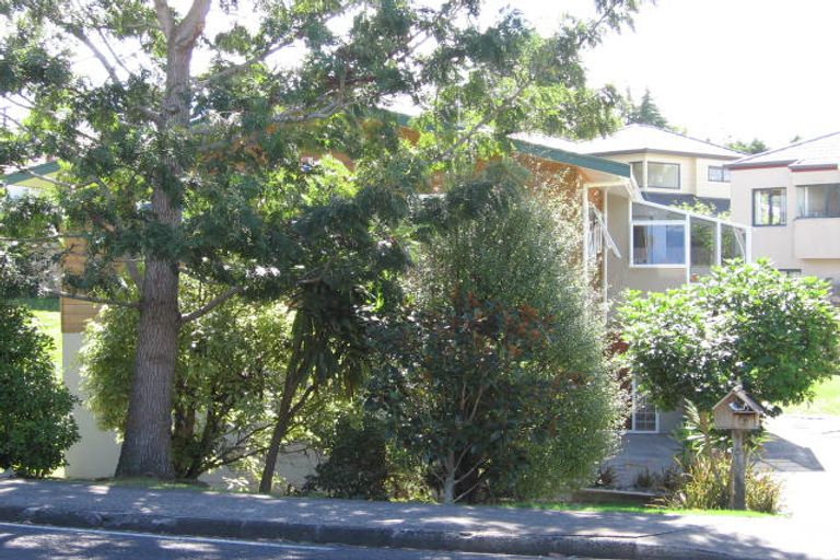 Photo of property in 47 Cliff View Drive, Green Bay, Auckland, 0604