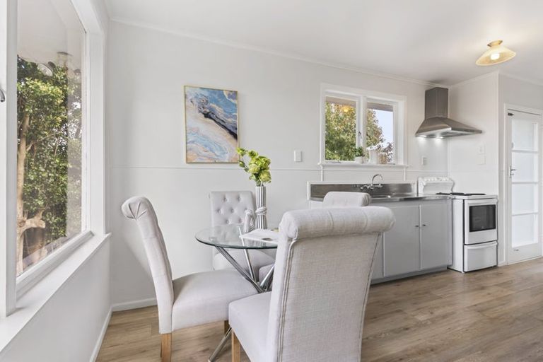 Photo of property in 11 Royal Arch Place, Rosehill, Papakura, 2113