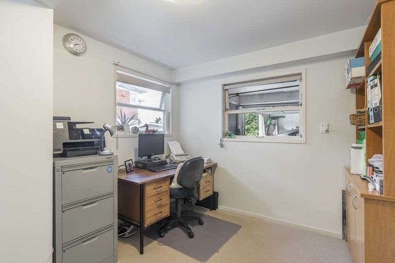 Photo of property in 21a Seaview Road, Castor Bay, Auckland, 0620