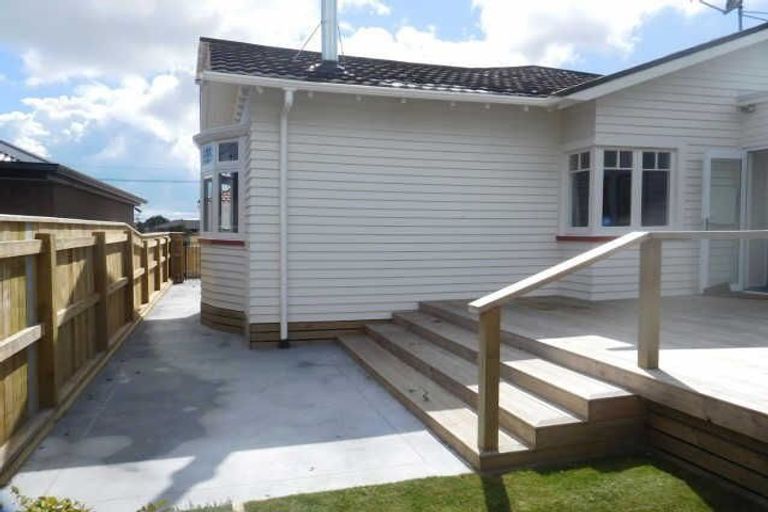 Photo of property in 330b Carrington Street, Vogeltown, New Plymouth, 4310