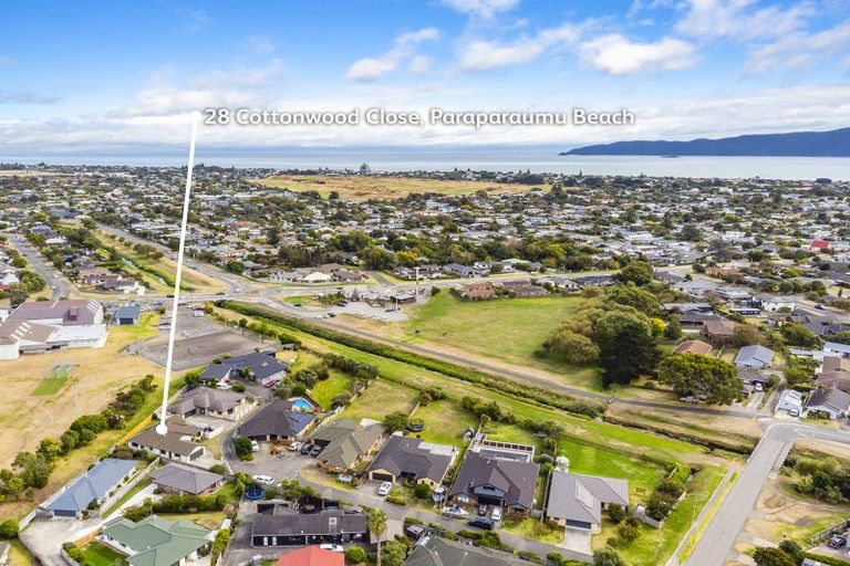 Photo of property in 28 Cottonwood Close, Paraparaumu Beach, Paraparaumu, 5032
