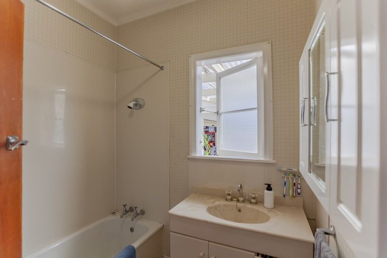 Photo of property in 2070 State Highway 2, Waipukurau, 4285