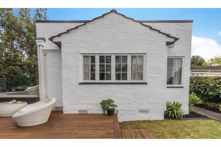 Photo of property in 1/21 Tirimoana Road, Te Atatu South, Auckland, 0602