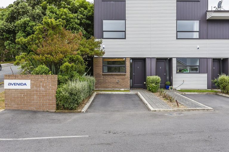 Photo of property in 1/8 Thatcher Crescent, Crofton Downs, Wellington, 6035