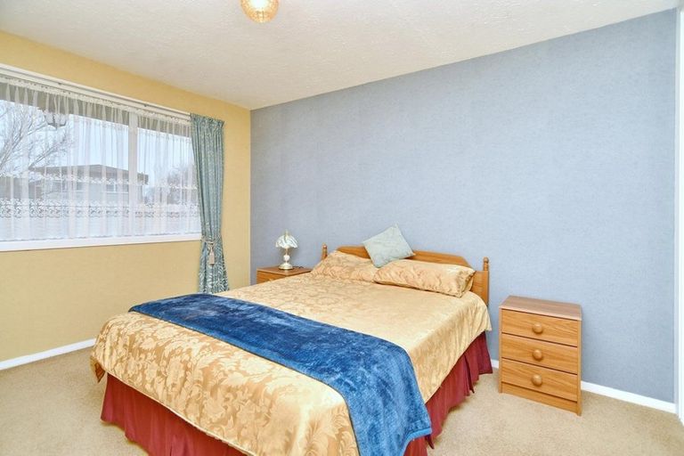 Photo of property in 2/1 Larkhill Place, Russley, Christchurch, 8042