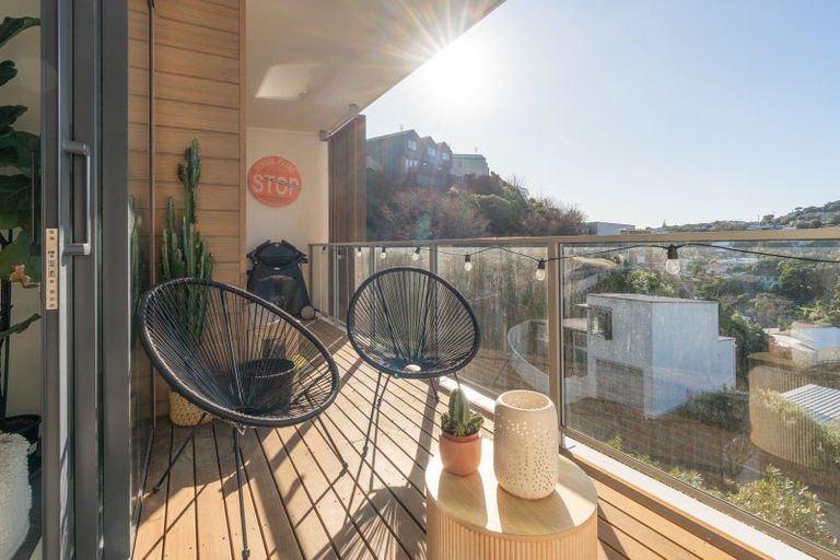 Photo of property in 6/63 Tiketike Way, Brooklyn, Wellington, 6021