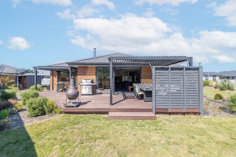 Photo of property in 8 Komahimahi Way, Motuoapa, 3382