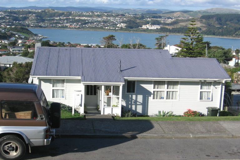 Photo of property in 18 Hiwi Crescent, Titahi Bay, Porirua, 5022