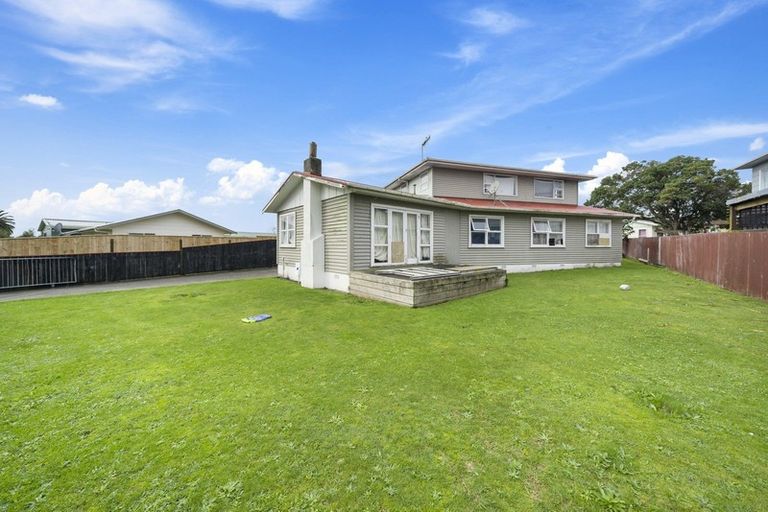 Photo of property in 35 Balmoral Street, Levin, 5510