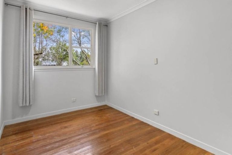 Photo of property in 18 Woodglen Road, Glen Eden, Auckland, 0602