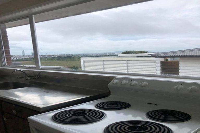 Photo of property in 1/36 Exmouth Road, Northcote, Auckland, 0627