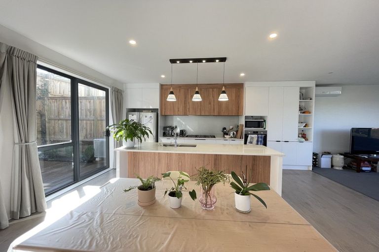 Photo of property in 3/4 Mcquoid Place, Glenfield, Auckland, 0629