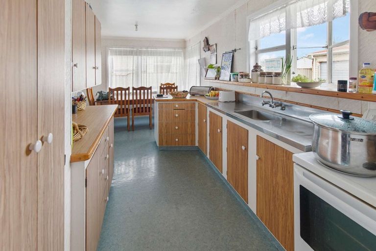 Photo of property in 4 Omori Place, Castlecliff, Whanganui, 4501