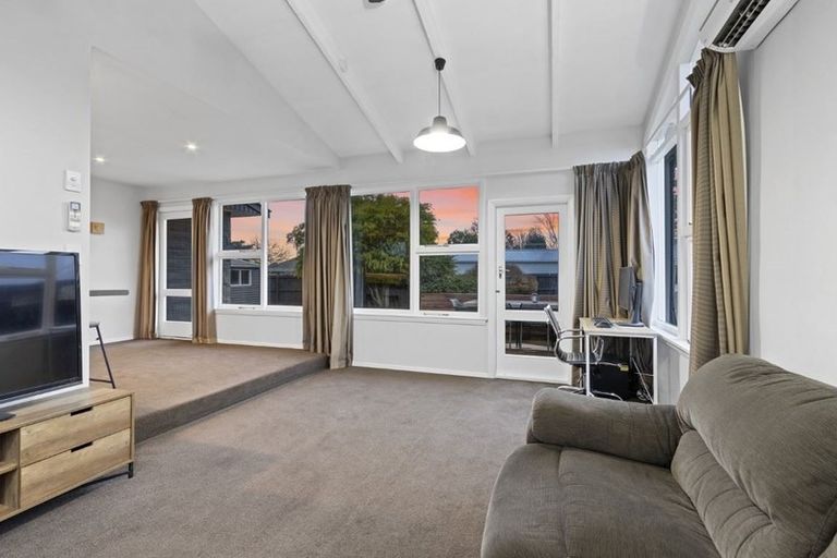 Photo of property in 15 Inca Place, Redwood, Christchurch, 8051