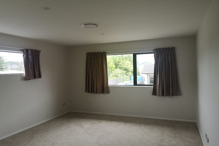 Photo of property in 3a Crystal Avenue, Glendene, Auckland, 0602