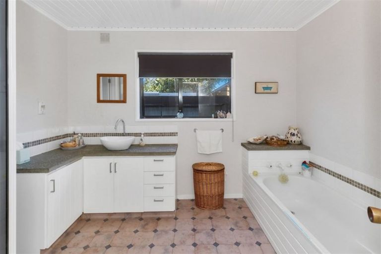 Photo of property in 4 Watkins Drive, Rangiora, 7400