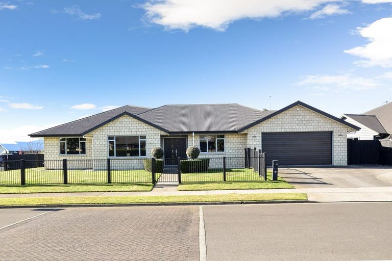 Photo of property in 23 Madison Street, Cambridge, 3434