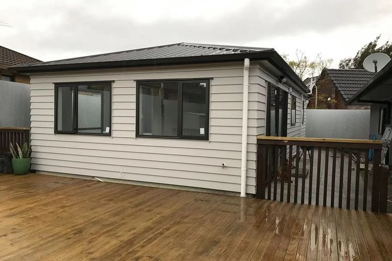 Photo of property in 5 Lexington Drive, Botany Downs, Auckland, 2010