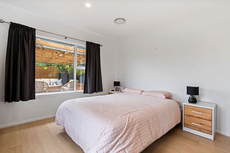 Photo of property in 3 Catherine Crescent, Paparangi, Wellington, 6037