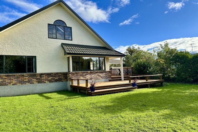 Photo of property in 11 Woodgate Court, Fitzherbert, Palmerston North, 4410