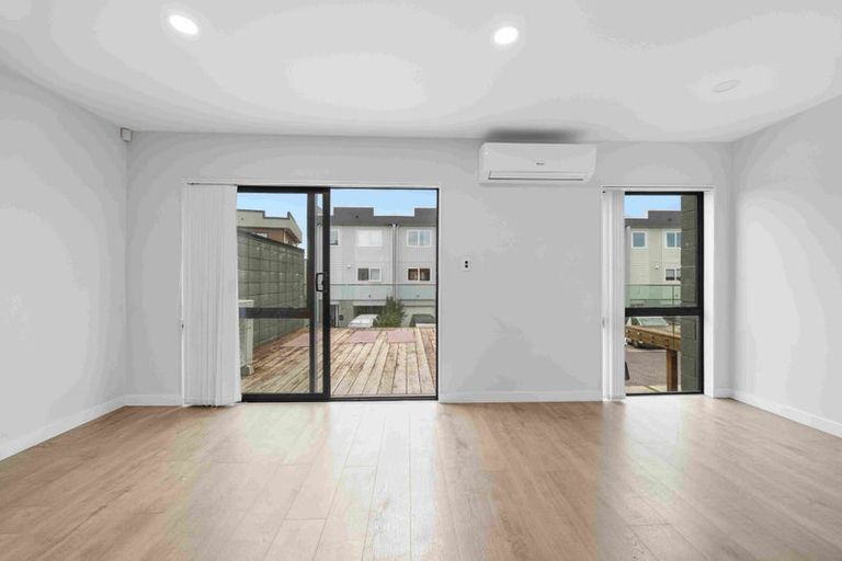 Photo of property in 26 Meritage Lane, Te Atatu South, Auckland, 0610
