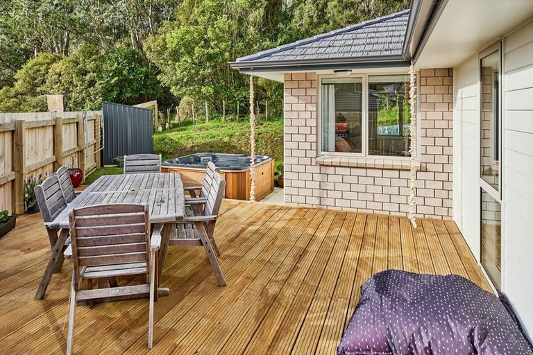 Photo of property in 4 Hull Place, Whitby, Porirua, 5024