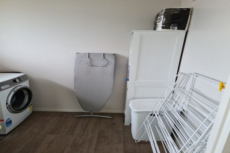 Photo of property in 17 Mckellar Place, Hornby, Christchurch, 8042