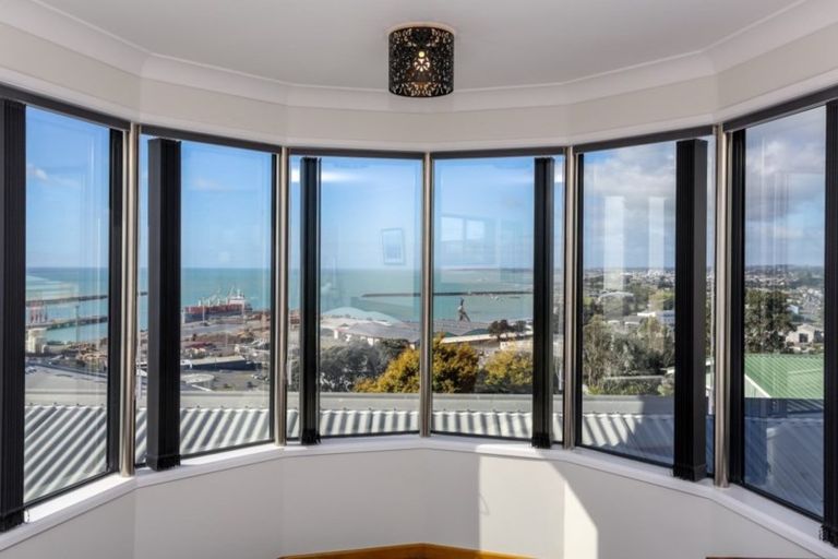 Photo of property in 27 Findlay Street, Moturoa, New Plymouth, 4310