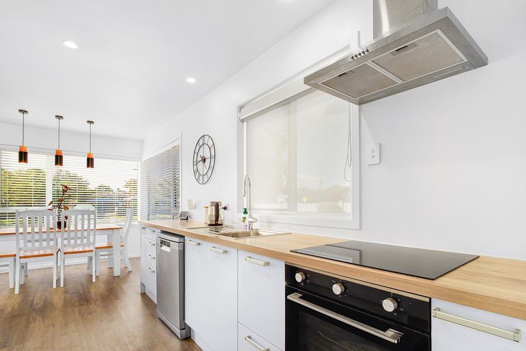 Photo of property in 289 Shakespeare Street, Leamington, Cambridge, 3432