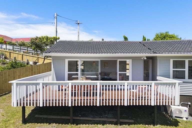 Photo of property in 12 Kiernan Place, Kelston, Auckland, 0602