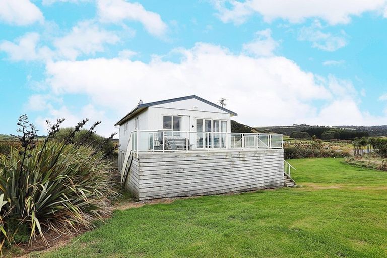 Photo of property in 491 Waikawa-curio Bay Road, Curio Bay, Tokanui, 9884