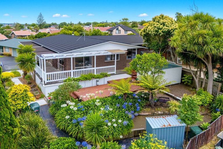 Photo of property in 35d Edmonton Road, Henderson, Auckland, 0612