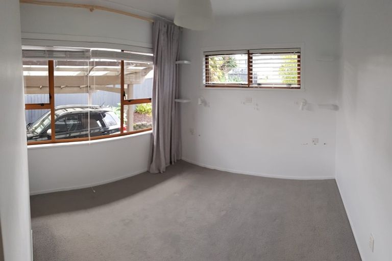 Photo of property in 68 Paragon Avenue, Beach Haven, Auckland, 0626