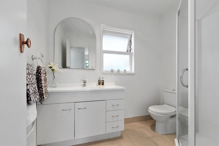 Photo of property in 4/11 Wicklow Road, Narrow Neck, Auckland, 0622