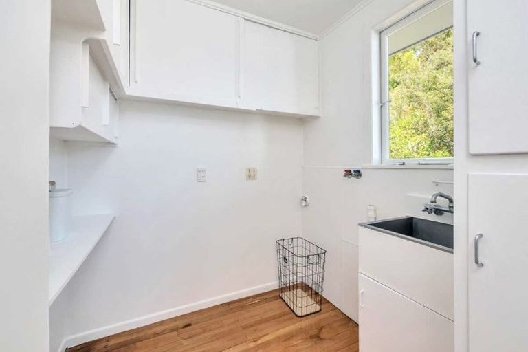 Photo of property in 66 Bond Crescent, Forrest Hill, Auckland, 0620