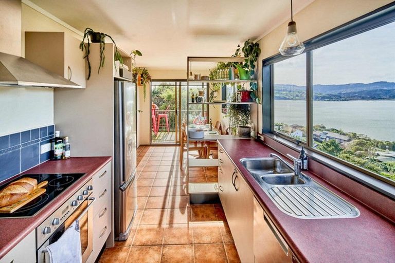 Photo of property in 9 Kenef Road, Paremata, Porirua, 5024