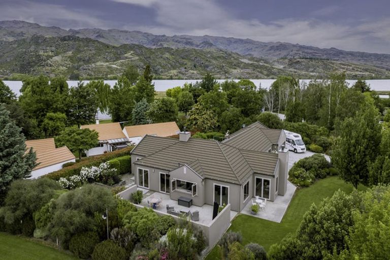 Photo of property in 21 Pisa Moorings Road, Mount Pisa, Cromwell, 9383