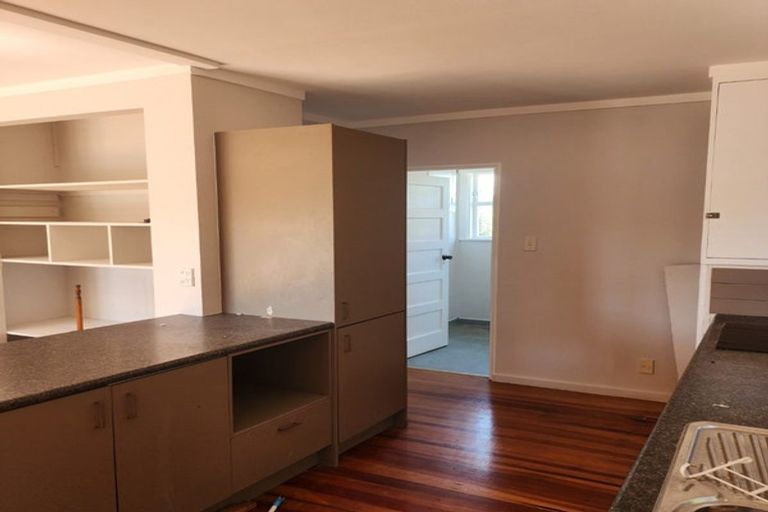 Photo of property in 44 Edmonton Road, Henderson, Auckland, 0612