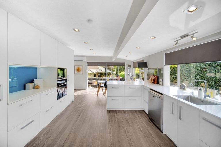 Photo of property in 23 Marvon Downs Avenue, Pakuranga Heights, Auckland, 2010