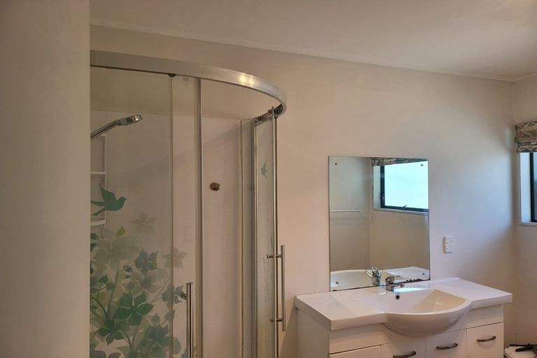 Photo of property in 2/21 College Road, Northcote, Auckland, 0627