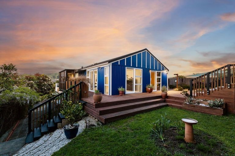 Photo of property in 2/11 Mervyn Place, Plimmerton, Porirua, 5026