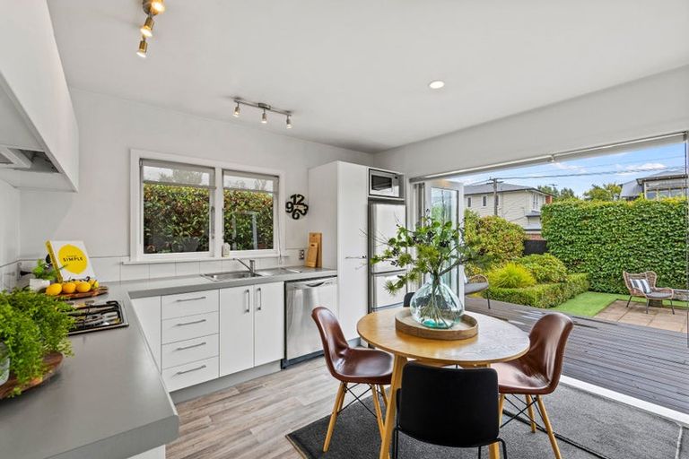 Photo of property in 2/110 Leinster Road, Merivale, Christchurch, 8014