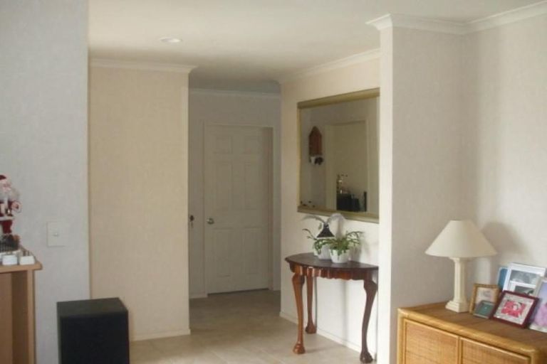 Photo of property in 15 Malin Place, Pinehill, Auckland, 0632