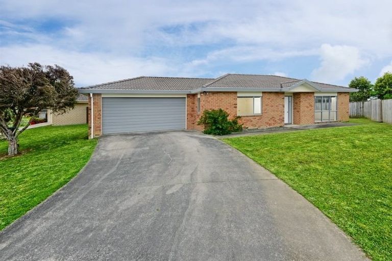 Photo of property in 17 Liddesdale Place, Papakura, 2110